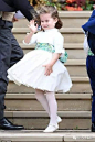 可爱的夏洛特小公主
白裙子，小花童，小萝莉