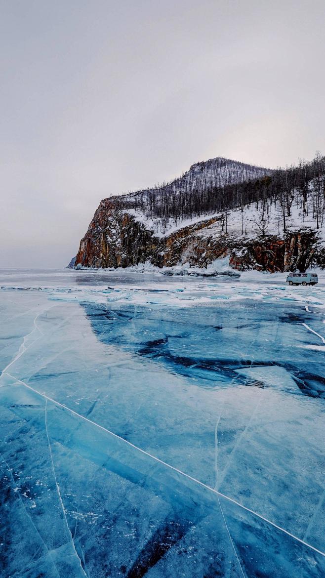俄罗斯最深的湖图片