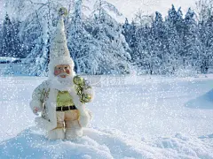 圣诞快乐冬日贺卡与森林在雪的背景