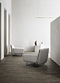 The Ovo’s fluid design is due to the upholstery of the backrest and armrest that have been folded in the same way pasta is. The squared steel frame that holds up the chair shows off the chair’s soft curvature, similar to the fluid perimeter of pasta. The 