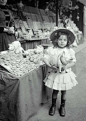 Enfant, Porte Maillot, Paris, 1910