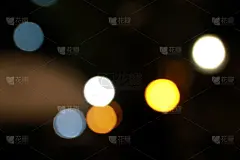 抽象模糊的圆散景灯光背景，五彩缤纷的城市夜景灯光。