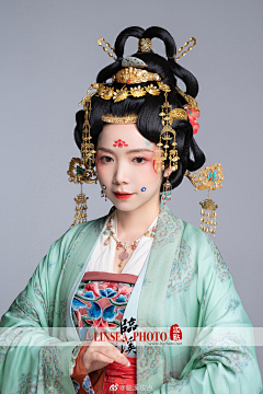RM-叮叮采集到朱砂泪- -古代发誓发钗服饰