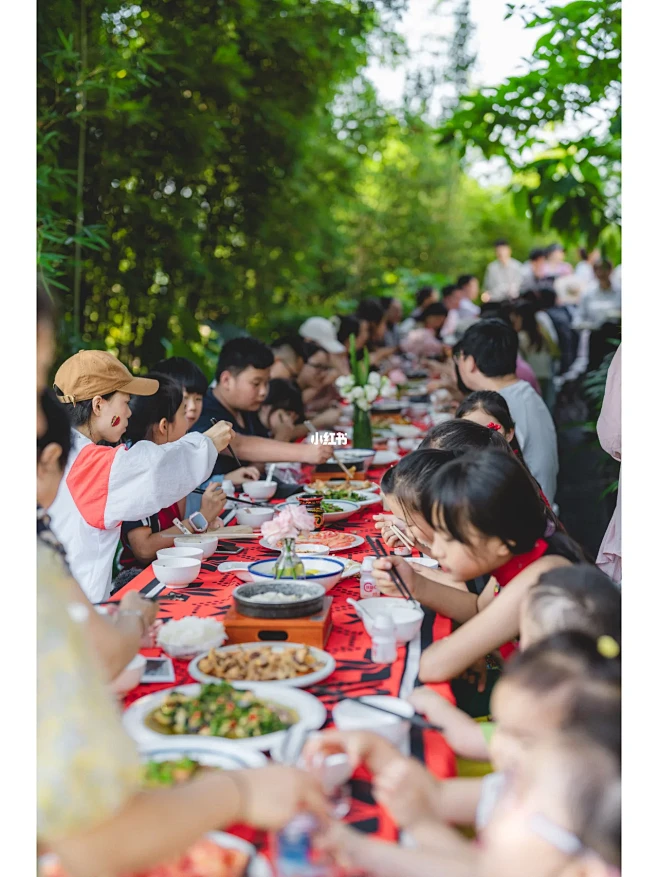 长桌宴 | 彝族火把节的待客最高礼仪