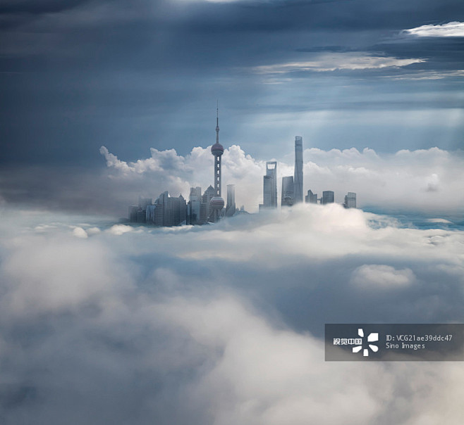 云雾环绕的上海浦东_创意图片