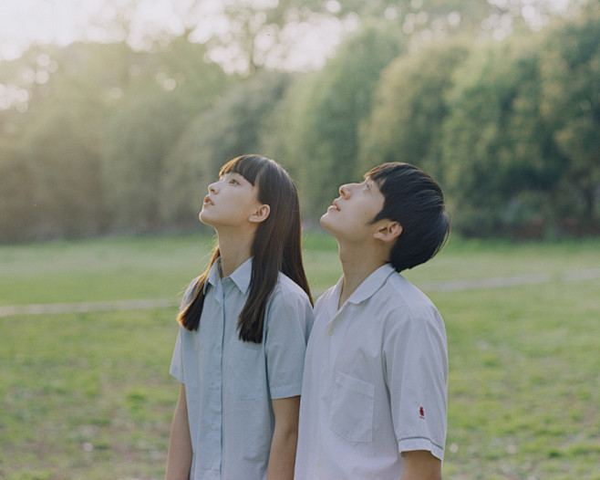 我看天空时很远，看你时很近。 - J神 ...