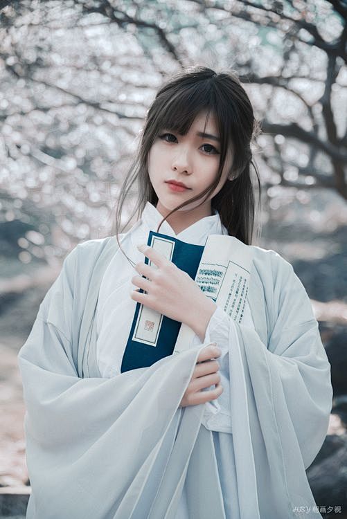 万树寒无色，南枝独有花。_22