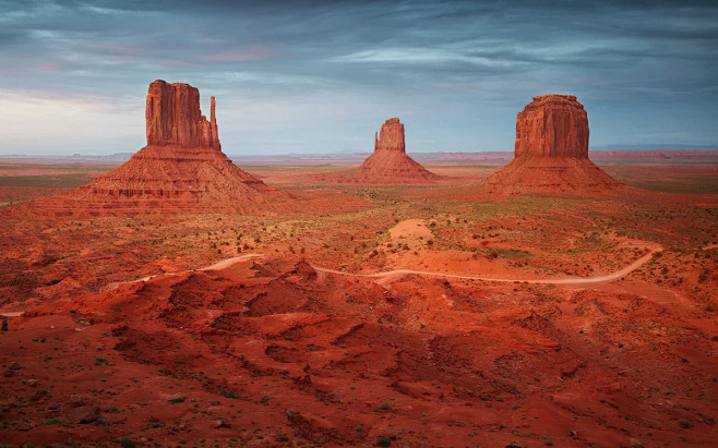 纪念碑山谷是美国十大最迷人的沙漠之一，纳...