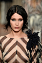 #BellaHadid##贝拉.哈迪德# 
Bella walking for Alberta Ferretti
这次妆发好好看 ​​​​