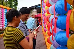 【多图】宜宾这个地方，买东西竟然只收铜钱，这是要宜宾人穿越当古人？！ : 宜宾人期盼的中秋节来啦，咋个耍呢，来这个地方撒，好吃好喝又好玩儿~发现没有，我们天生就自带古韵哈，仅仅是换身衣服，一秒就穿越了~小妹妹可爱啊，好似嫦娥姐姐的小白兔~港腾·邻里城，提供服装，让大家尽情穿越，...