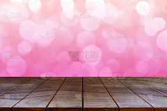 空的木桌空间平台和模糊的抽象散景背景产品展示蒙太奇