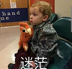 假笑男孩表情包