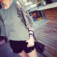 头像/壁纸 摄影/插画 生活/设计 文字/旅行 人文/清新 欧美/街拍 另类/森系/复古/文艺 服饰/搭配 潮品/单品 造型/美妆 - 拐角巷时髦搭配 