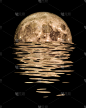 明月与水的倒影效果插图
