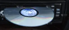 音响CD在汽车音响。路上的音乐