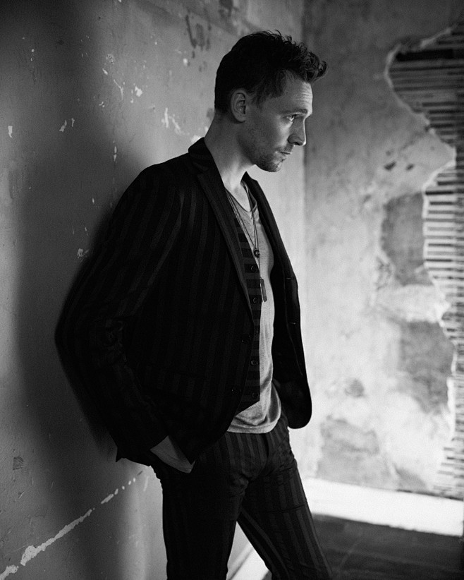 #HQ#Tom Hiddleston f...