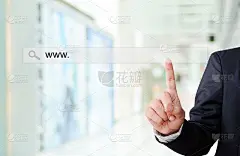商人手点地址栏上模糊背景，商业和技术概念，电子商务