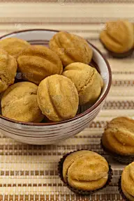 核桃形状的焦糖和核桃饼干-俄罗斯Oreshki