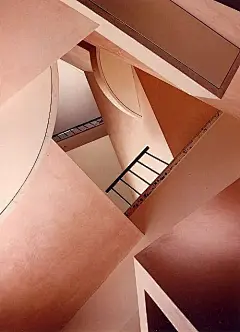 Ettore Sottsass + Shuji Hisada, ESPRIT Flagship store Köln 1986. Sottsass Associati, photo by Aldo Ballo