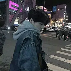 【挚爱男头】真正爱你的人会督促你变的优秀而不是蹉跎你的青春。_男头像吧_百度贴吧