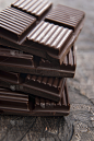 巧克力,垂直画幅,褐色,无人,块状,小吃,甜点心,坏掉的,甜食,部分