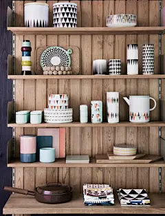 #家居##软装#由 Trine Andersen 於 2006 年創立的丹麥品牌 ferm LIVING 的秋冬系列，當中包含了多款壁紙、紡織品、廚房用品還有小小朋友的相關商品，布满質樸又帶點玩心甜味的創意。