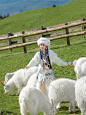 几百块就在丽江拍到了抱小羊的藏服写真