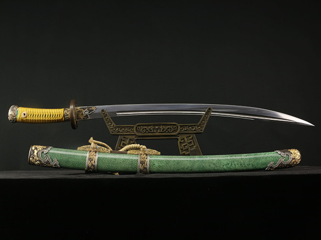 龙纹战刀绿