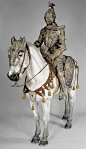 维也纳皇家军械库中的骑士盔甲，一套古典主义风格盔甲用于有代表性的旅行和礼仪，主人是荷兰总督法尔内塞公爵 (1545 - 1592)