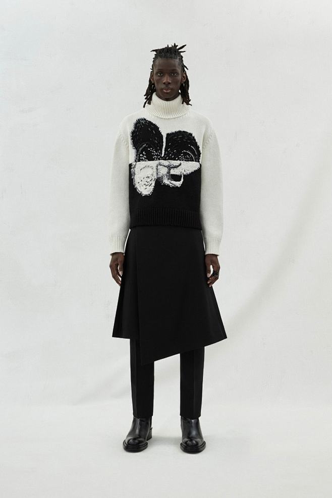 Alexander McQueen 正式...