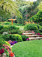 Gorgeous layered garden/backyard: 