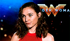 刷一组加朵的可爱表情包~  附一小段她以前唱的歌，小烟嗓儿还蛮带感的
L贝克街档案员的秒拍视频 ​​​​