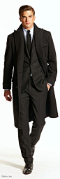 I like this overcoat quite a bit, and the suit underneath is a nice deep charcoal. #欧美# #欧美风# #欧美街拍# #欧美头像# #欧美模特# #英伦# #英伦风# #大叔控# #型男# looking, but overall quite a very good look: 