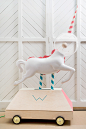 What’s Inside? – UNICORN : Unicorn Sculpture