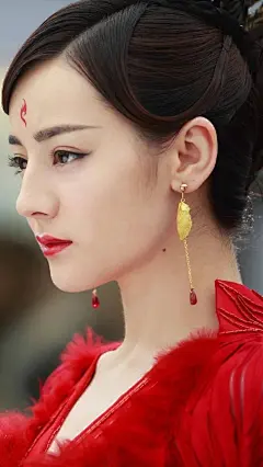 #古装美人壁纸##迪丽热巴#迪丽热巴，三生三世十里桃花，白凤九壁纸。 ​​​​