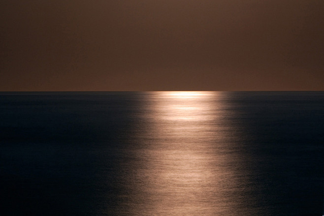 Moon Over Atlantic :...