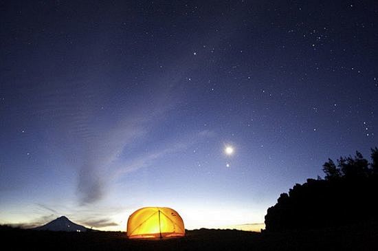 夜空中最亮的星，是否在意，是等太阳升起，...