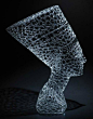 Robert Mickelson栩栩如生的网状玻璃雕塑