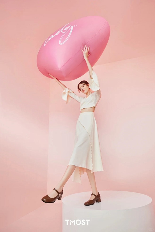 Bata Lookbook｜极简的场景也...