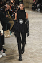 Ann Demeulemeester
秋冬2018 巴黎时装周#设计参考# 酷酷的一套时装 ​​​​