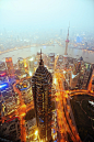 上海，中国商业的中心、财富的汇聚地，更是和世界联系最紧密的那根纽带。魔都的霸气，尽显于此