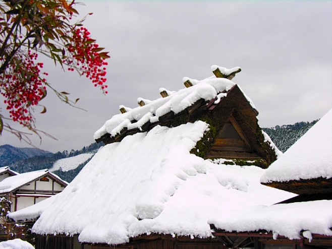 雪山中的梦幻小屋电脑壁纸下载桌面壁纸1