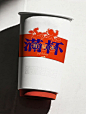 平面设计 | 刻在品牌DNA的中式“福”元素应用 : ▪️ 从中式烘培的品牌基因出发，福福饼店的logo灵感来源于中式窗户秩序感和印章方正字体的中庸感。将中式元素和品牌调性结合，注重传统与现代相辅相成，提炼出标识中式调性。   . ▪️ 在视觉IP的设计