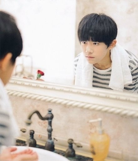 #一心一意，易烊千玺# @TFBOYS-...