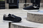 adidas Originals「Made in Germany」Black 別注系列 : adidas Originals 今季再度以「德國制造」爲賣點，釋出全新「Made in Germany」Black 別注系列。當中一共帶來 Stan Smith 和 ZX 500 OG 兩款鞋，設計上均是以黑色爲主調，運用上乘麂皮構成鞋身，輔以白色飾邊、襯裏與鞋底形成對比，並通過鞋舌上的「Made in Germany」字樣象征德國制造的最高工藝水准。除此之外，該系列鞋款還將配有特制的黑金鞋盒，...