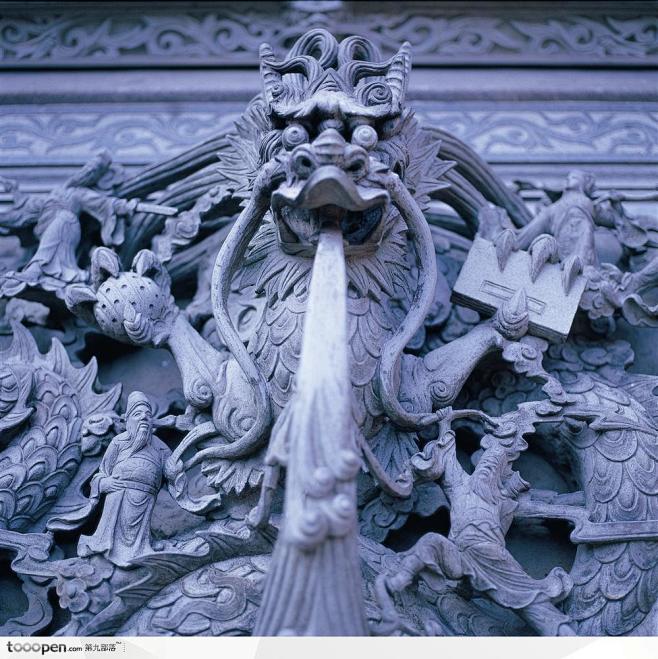 传统文化-吐水的龙石雕