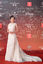 杨幂亮相2012年第15届上海国际电影节开幕式红毯