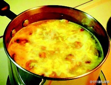 【玉米土豆蘑菇瘦身汤】材料：玉米1个、土...