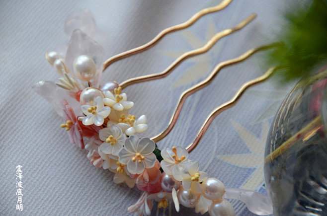 【结香】珍珠粉晶可爱花簇发梳-淘宝网