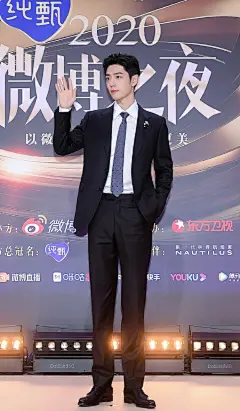 #肖战 小面包又来害我了##我喜欢肖战#
微博之夜king这套高清全身红毯图，分享我的珍藏！！！！
众所周知肖战生图之王，扛得住所有近景怼脸，同时也是神仙比例，一双超模长腿

西装战总 风流倜傥！！！@X玖少年团肖战DAYTOY
#肖战如梦之梦##肖战壁纸# ​​​​